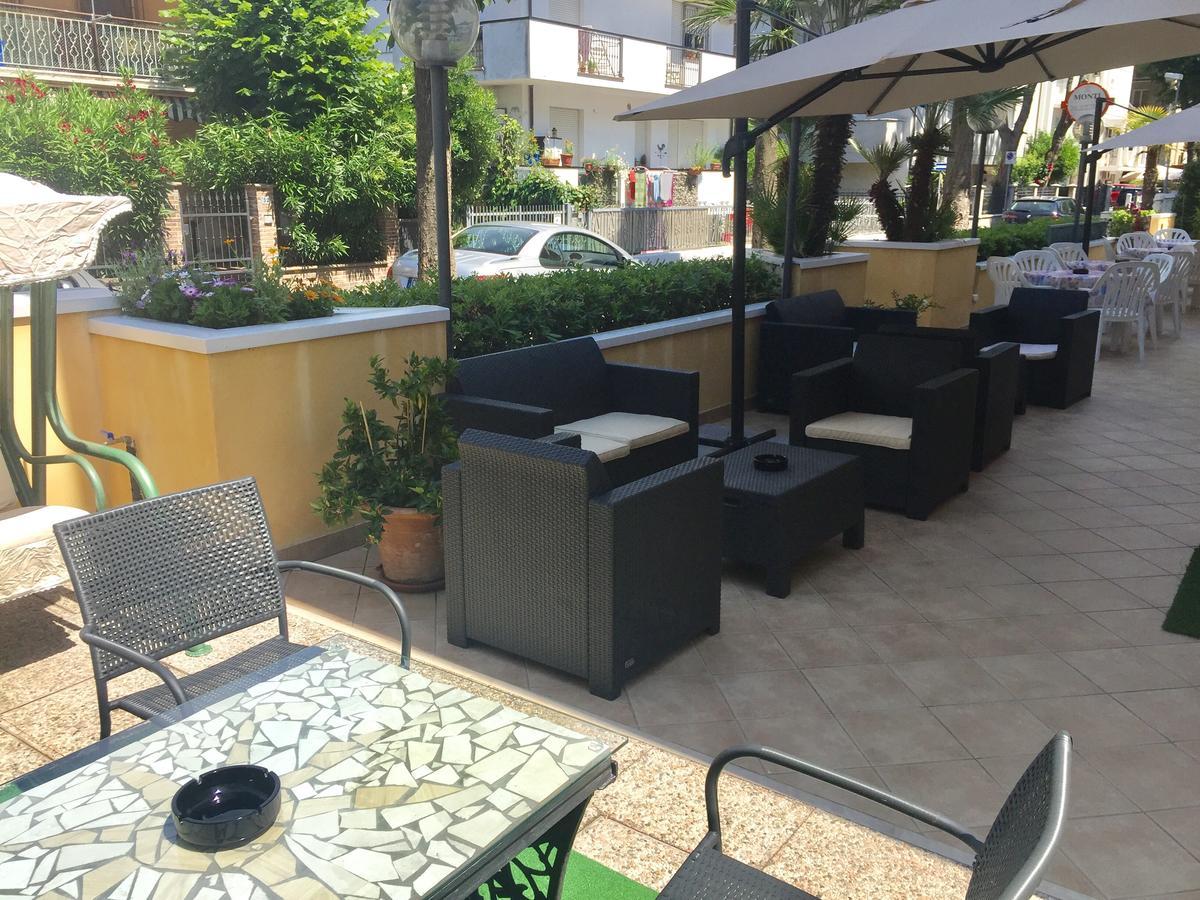 Hotel Monti 리치오네 외부 사진